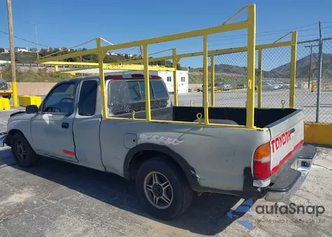 1998 Toyota Tacoma из США, поврежденный, VIN 4TAVL52N7WZ005814